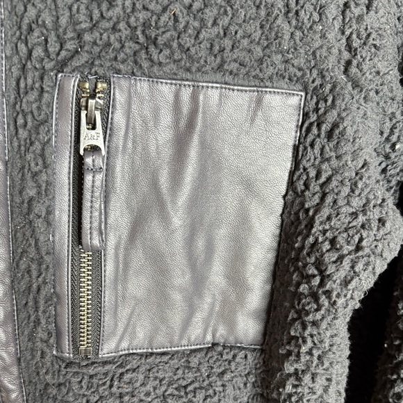 Abercrombie & Fitch Soft A&F Leather Trim Sherpa Fleece Jacket Size Small - Picture 5 of 10